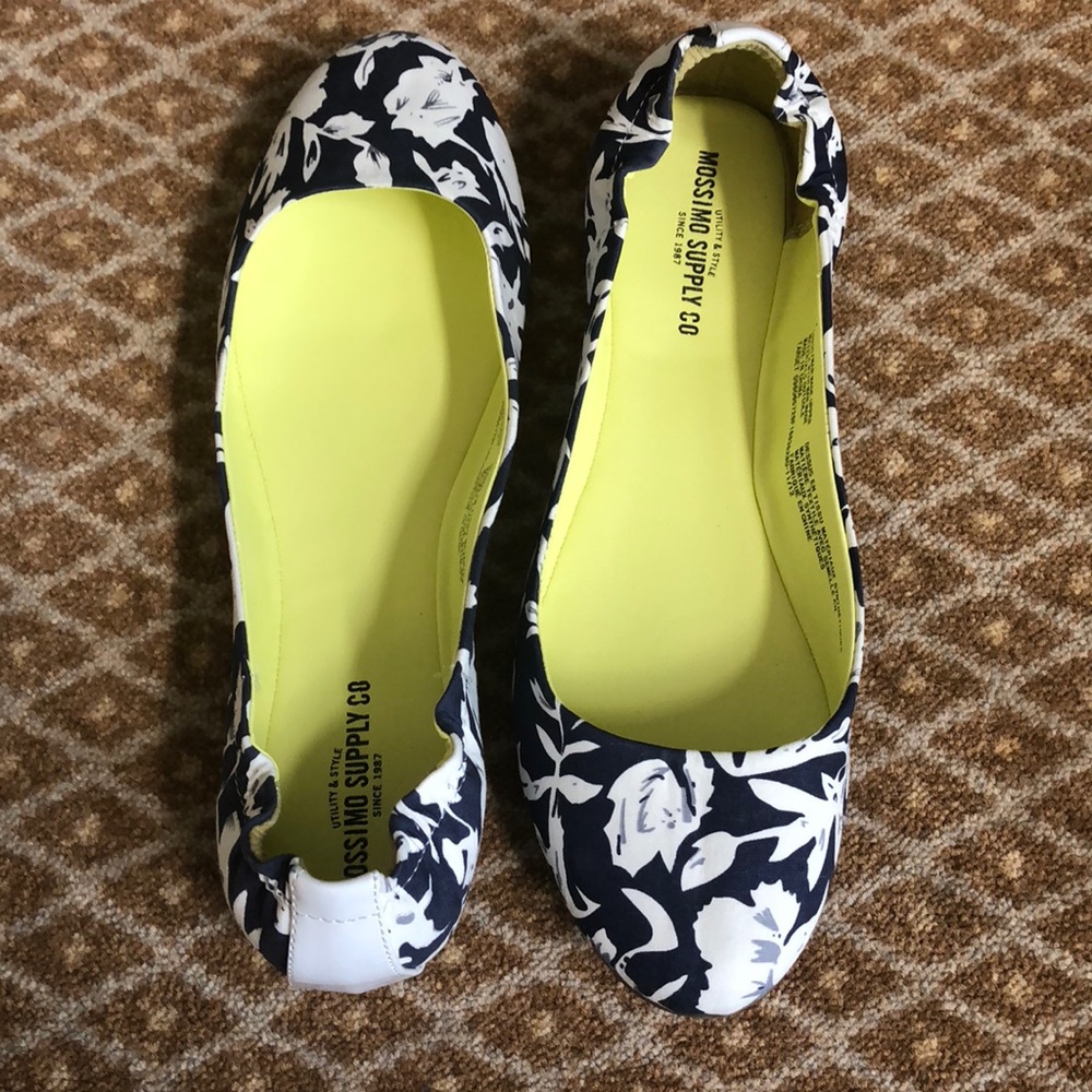 NEW Mossimo Floral Flats